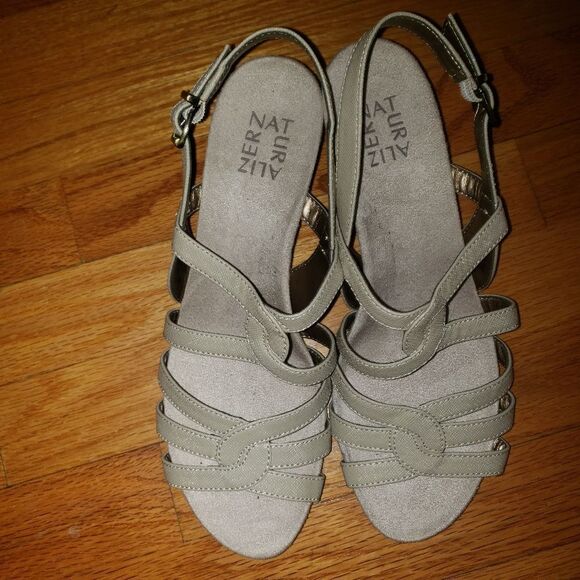Naturalizer beige wedge sandals Womans Size 9m - Picture 3 of 7